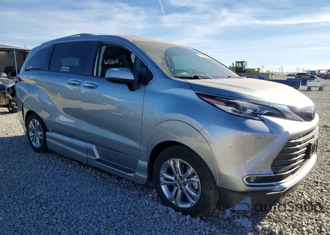 2021 Toyota Sienna Limited z USA, uszkodzony, nr VIN 5TDESKFC7MS026322